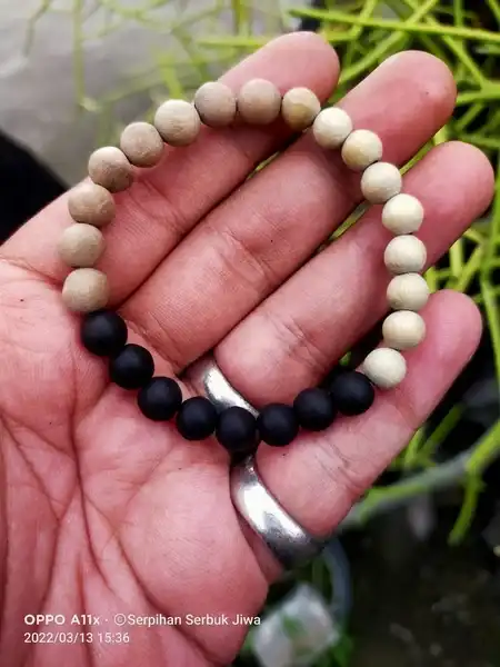 Gelang Kayu Putih Hitam