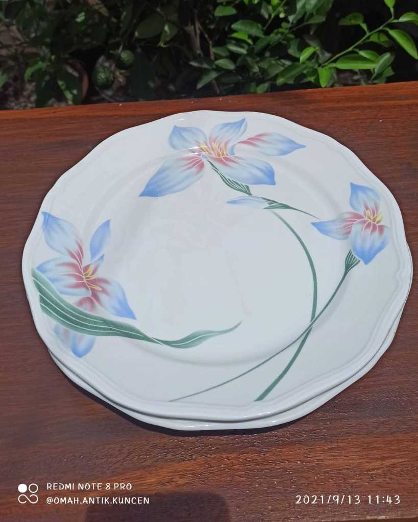 Piring Keramik Vintage