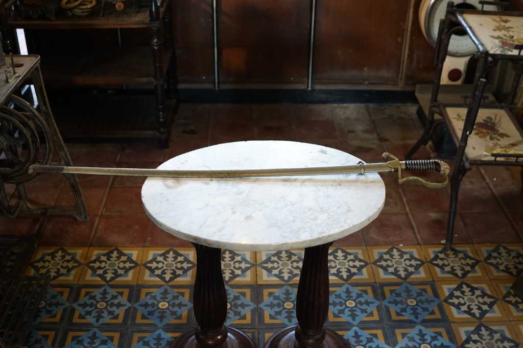 Pedang Eropa Warna Gold