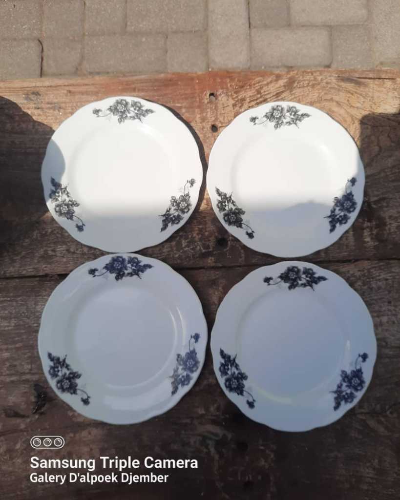 Piring Keramik Vintage