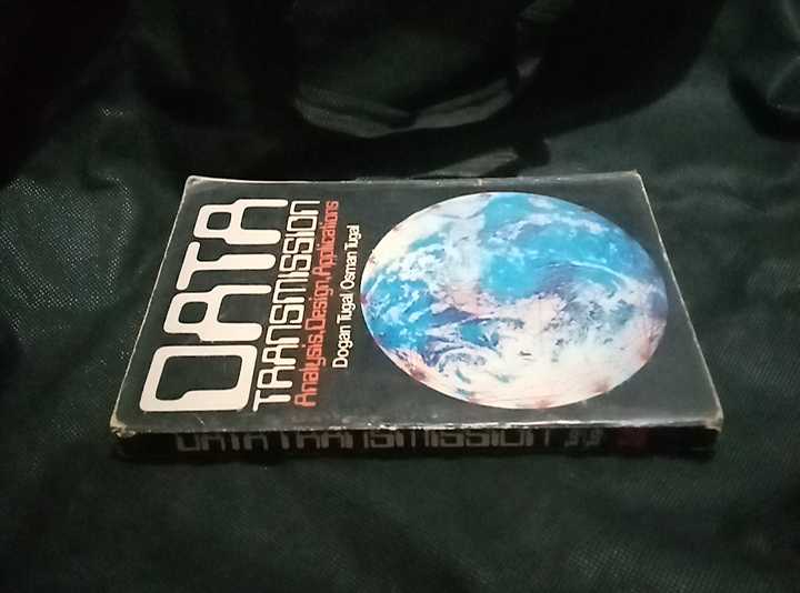 Buku Tua DATA TRANSMISSION Analysis Design Applications - By Dogan Tugal Osman Tugal  - Printed in U S A - Tahun 1982