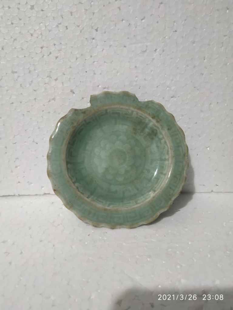 Piring Celadon Antik