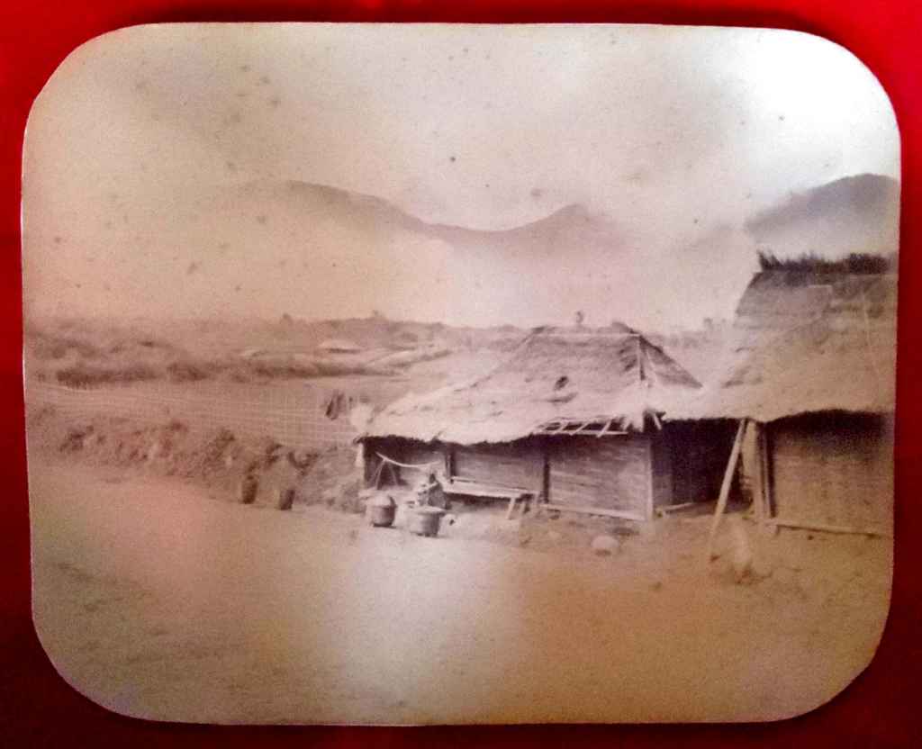 Foto antik/Foto kuno; estimasi tahun 1870-an awal; ukuran 24,5cm x 19cm (C0013)
