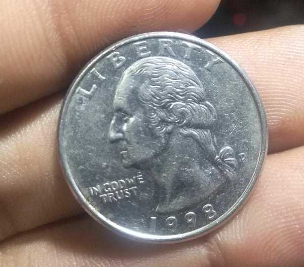 A 1985 Koin Quarter Dollar USA Tahun 1998 Bekas Pakai Kondisi Sesuai Gambar