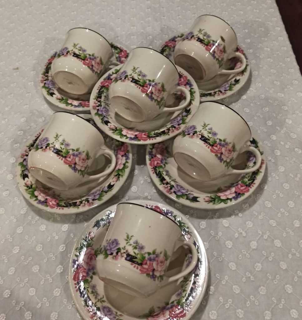 Piranti ngopi dan ngeteh Cantik