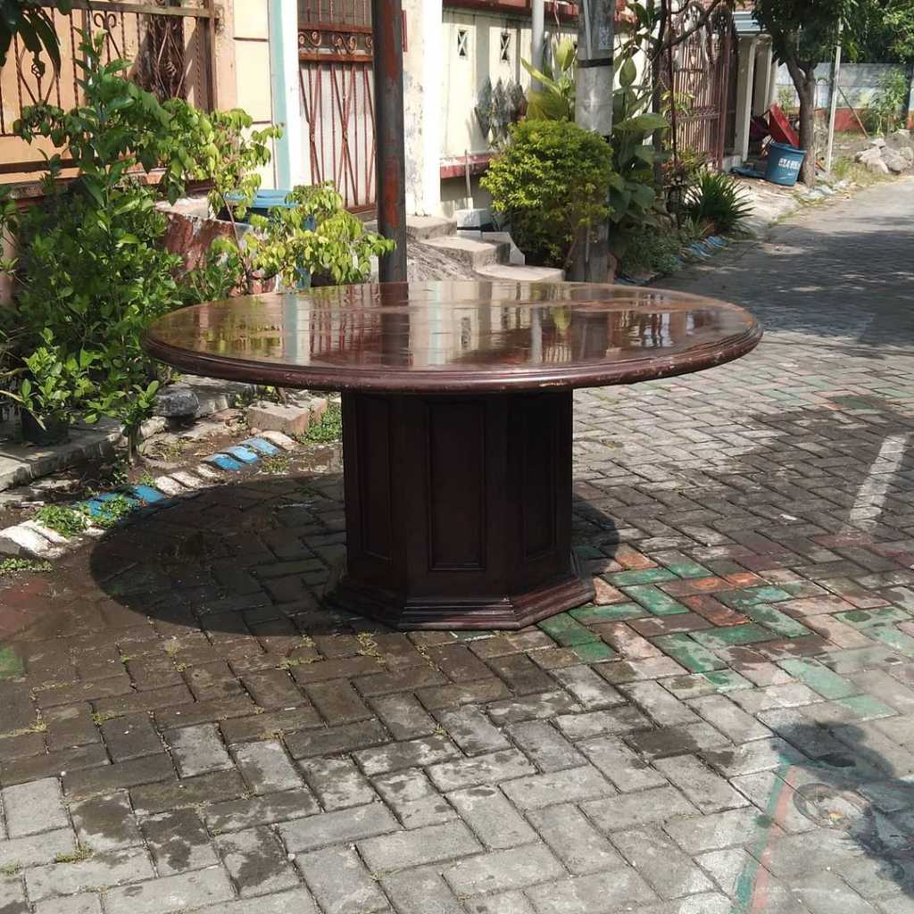 Meja bundar Ukuran jumbo