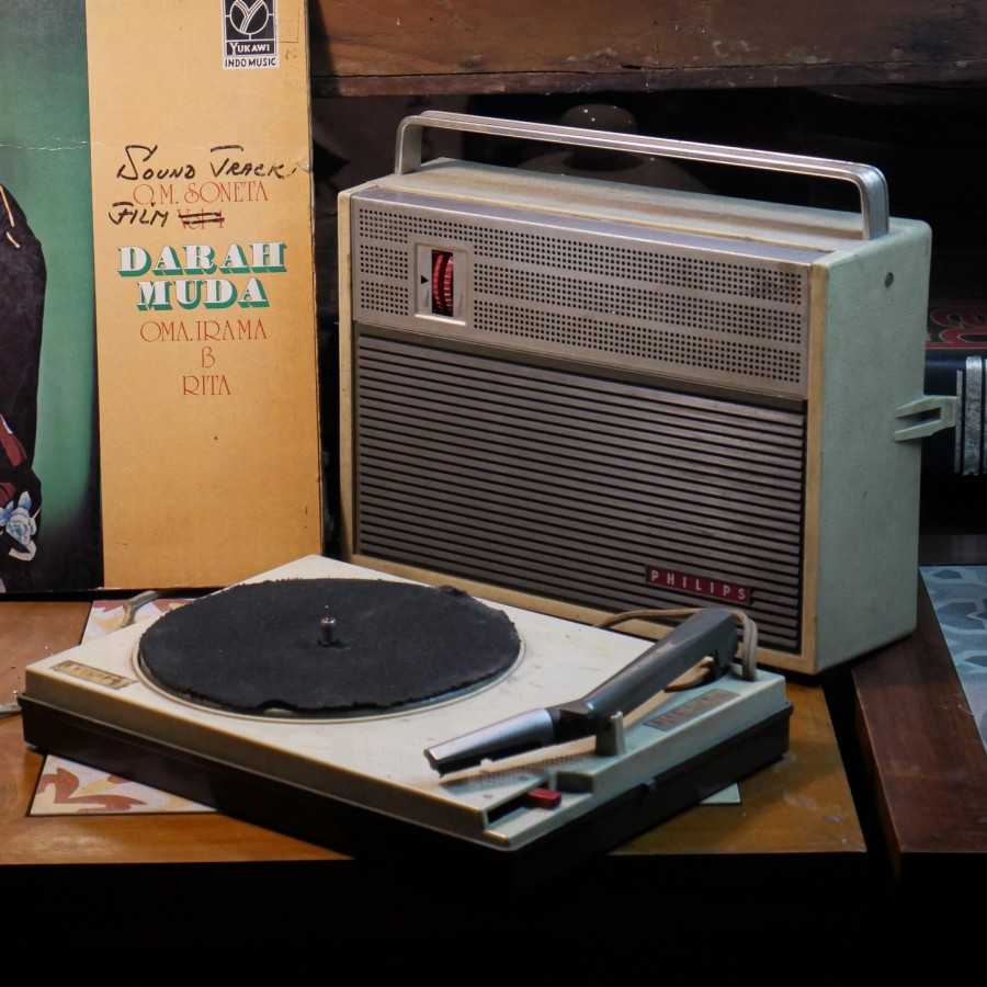 Turntable Piringan Hitam Philips 60s Antik (Berfungsi)