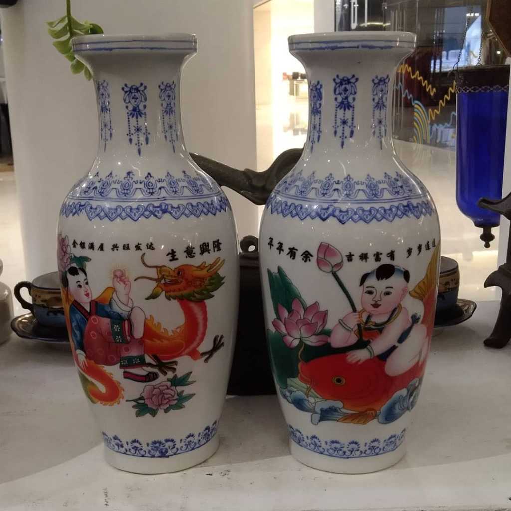 Sepasang keramik China