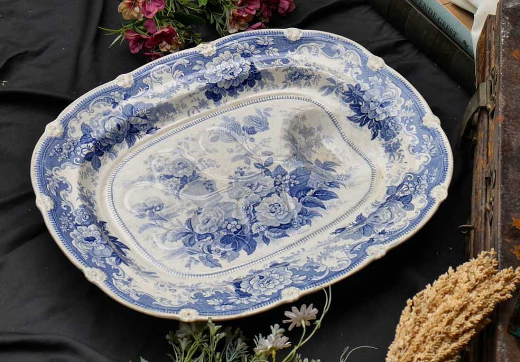 Piring Porcelain Antik