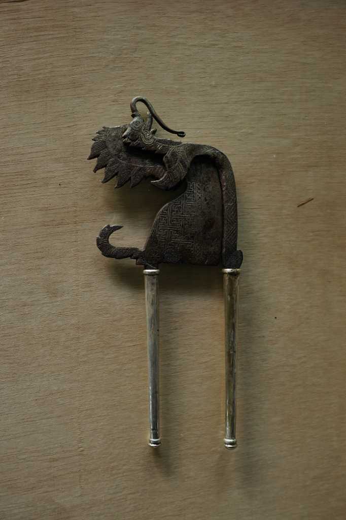 Kacip Paksi Kepala Naga Liman