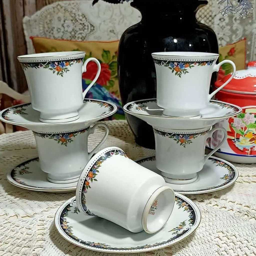 Cangkir Keramik Vintage