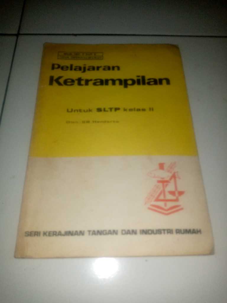 Buku 1977 PELAJARAN KETRAMPILAN Untuk SLTP Kelas II Oleh SB Hendarto Terbitan Dekdikbud
