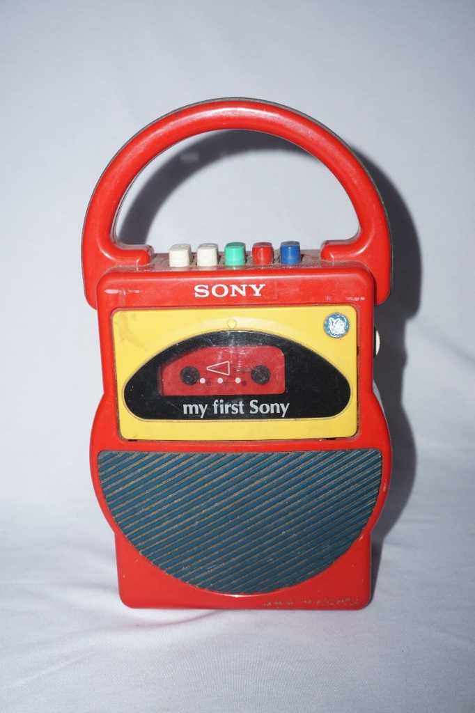 Tape Sony Warna Merah