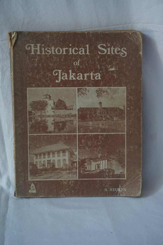 Buku historical sites of jakarta