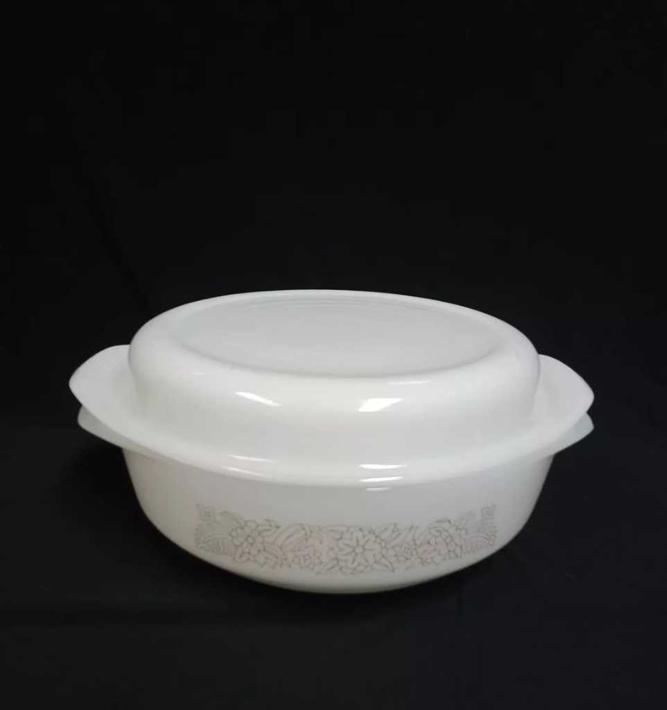 Pyrek USA.warna putih susu.ukuran besar   D.23cm x L.26cm