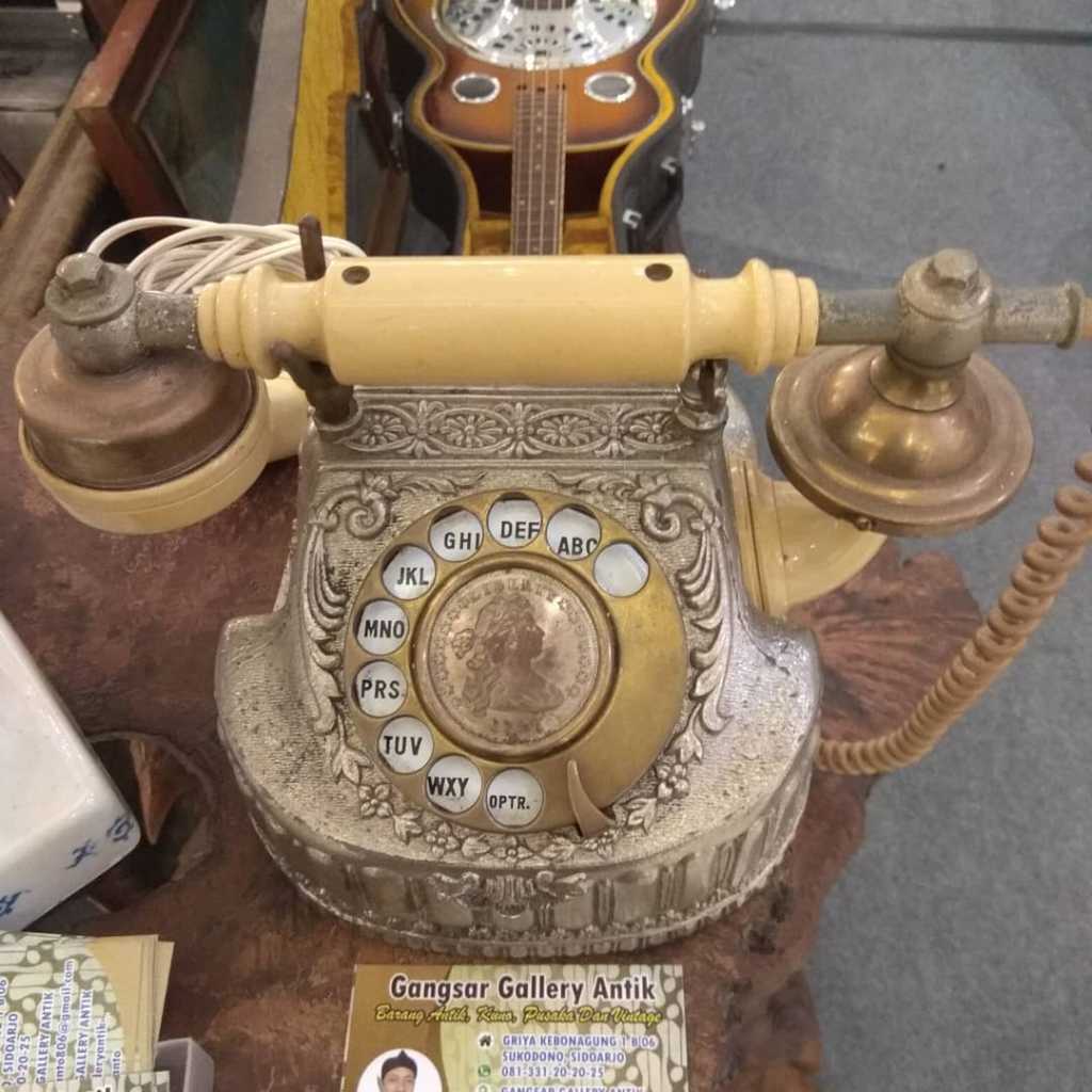 Telepon/Telepone lawas jadul model Ngeropa bahan tin Kuningan dan Ebonit