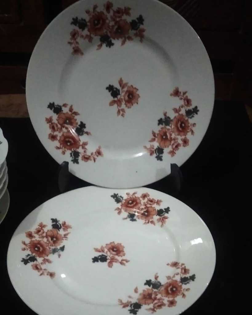 Piring Keramik Vintage Eropa