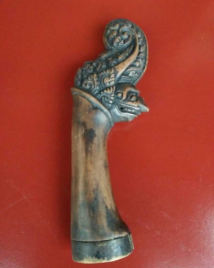 Handle pedang materialkayu