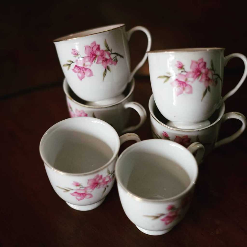 Cangkir Keramik Vintage