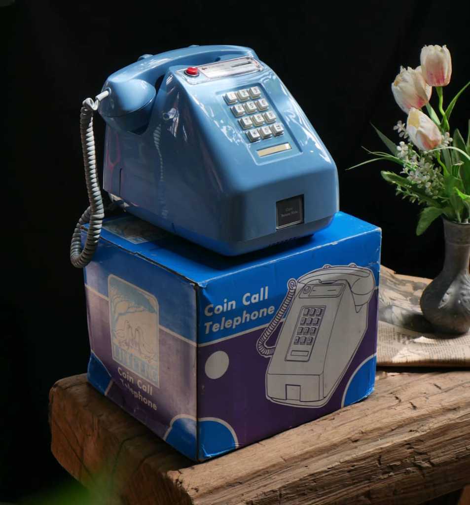 Telepon Koin Jadul. Mulus dan ada kardusnya. Stok cuma satu.