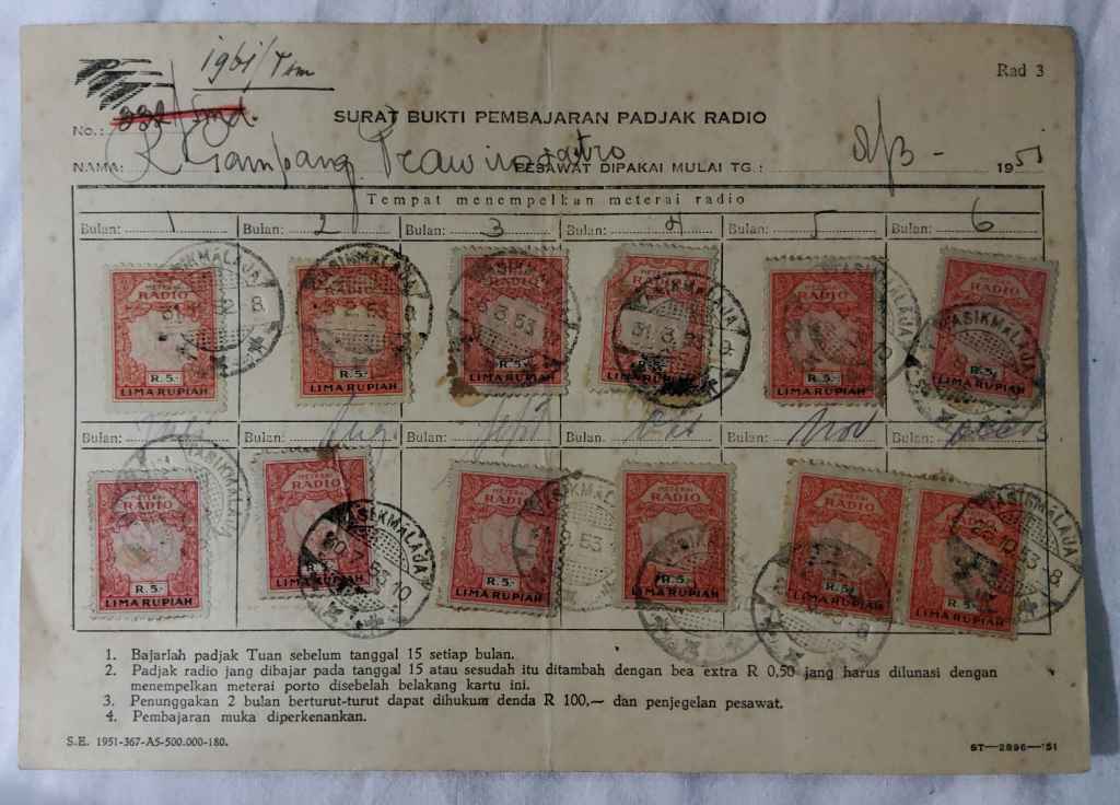 SURAT BUKTI PEMBAYARAN PADJAK RADIO NO. 332/Smd ; tahun 1953 : bukti pembayaran 12 buah materai Pajak Radio Rp. 5 (Lima Rupiah).