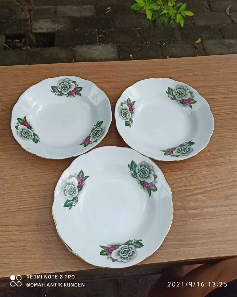 Piring Keramik Vintage