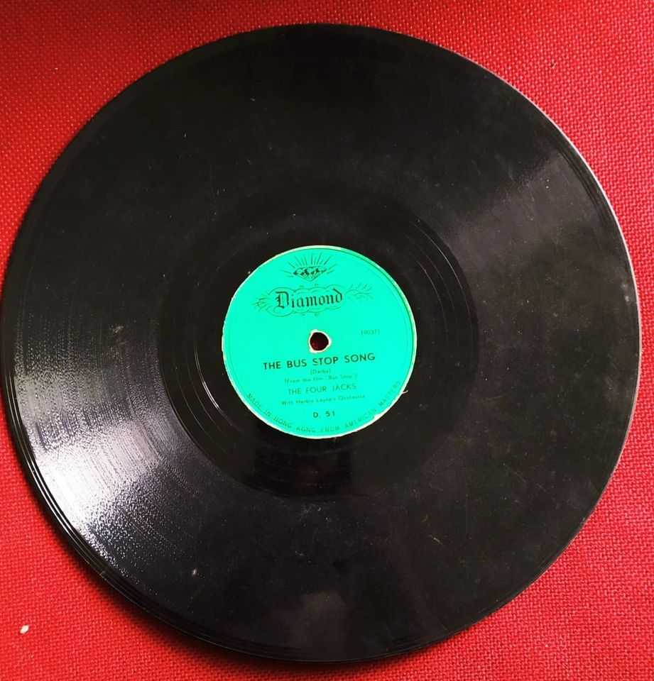 Piringan Hitam Just Walking In The Rain