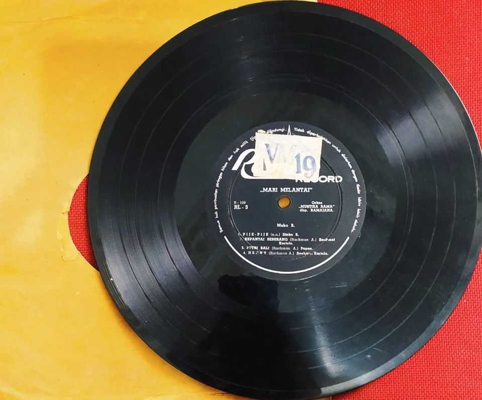 Piringan Hitam Mari Melantai