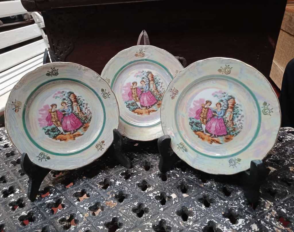 Piring Porcelain Vintage