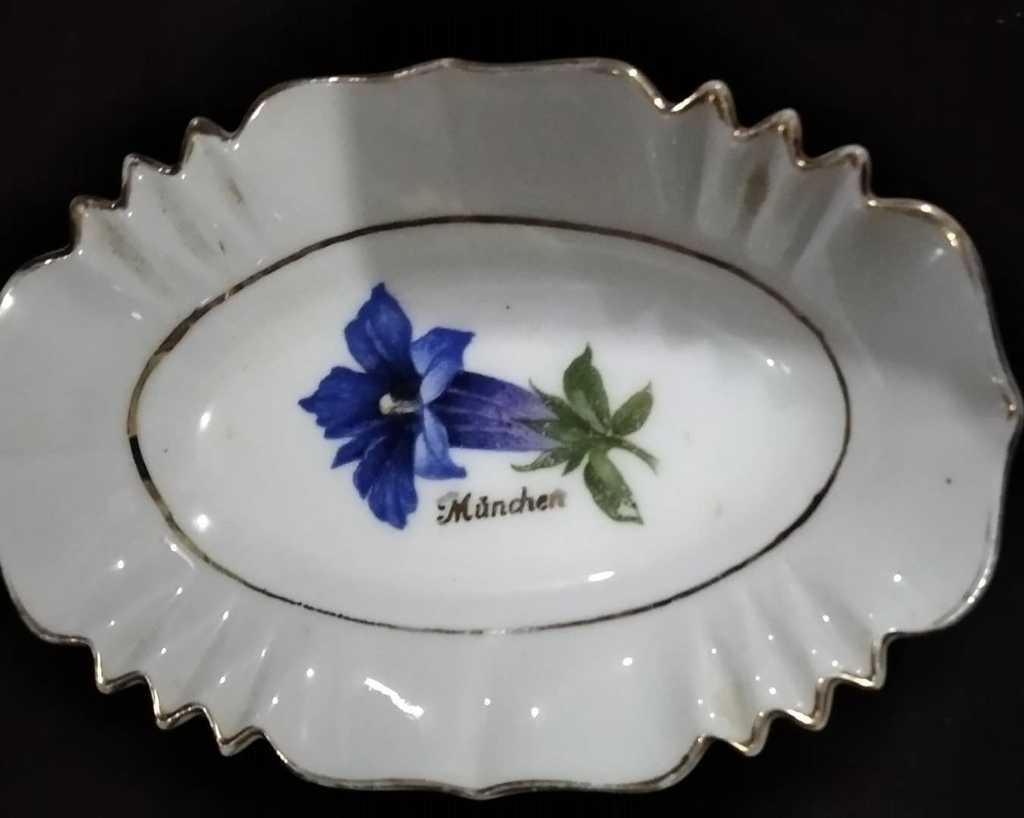 Piring Keramik Vintage