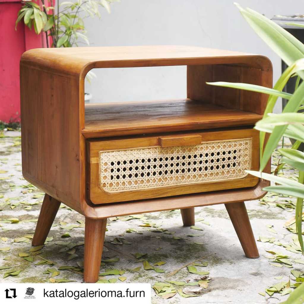 Nakas Bed Bahan Kayu Dan Rotan