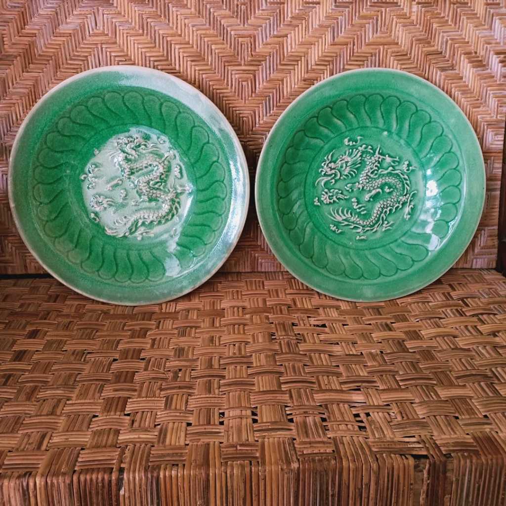 Piring Celadon Vintage