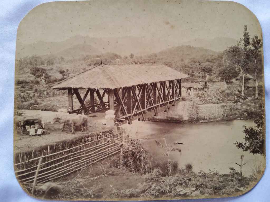 koleksi foto jadul estimasi tahun 1870-an  ukuran panjang: 24,5cm; lebar: 19cm