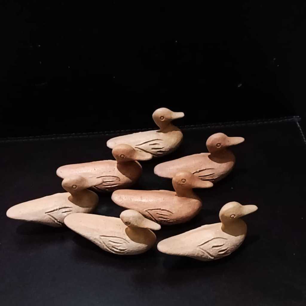 Patung Bebek Bahan Terakota