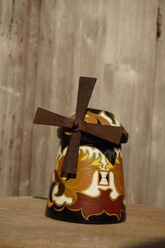 Guci Gouda Kincir Angin