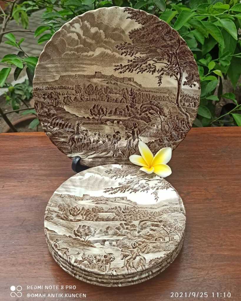 Piring Keramik Vintage Eropa