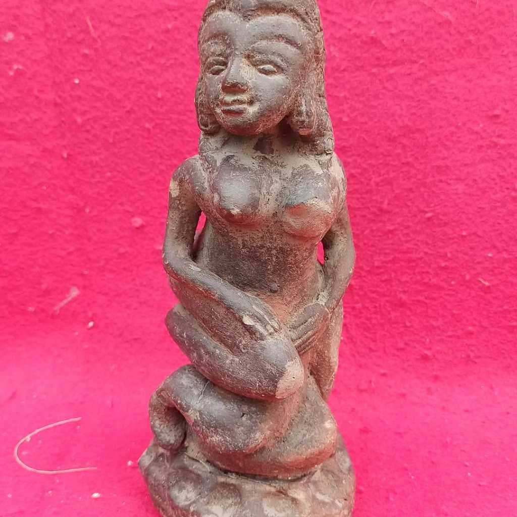 Patung Terakota Vintage