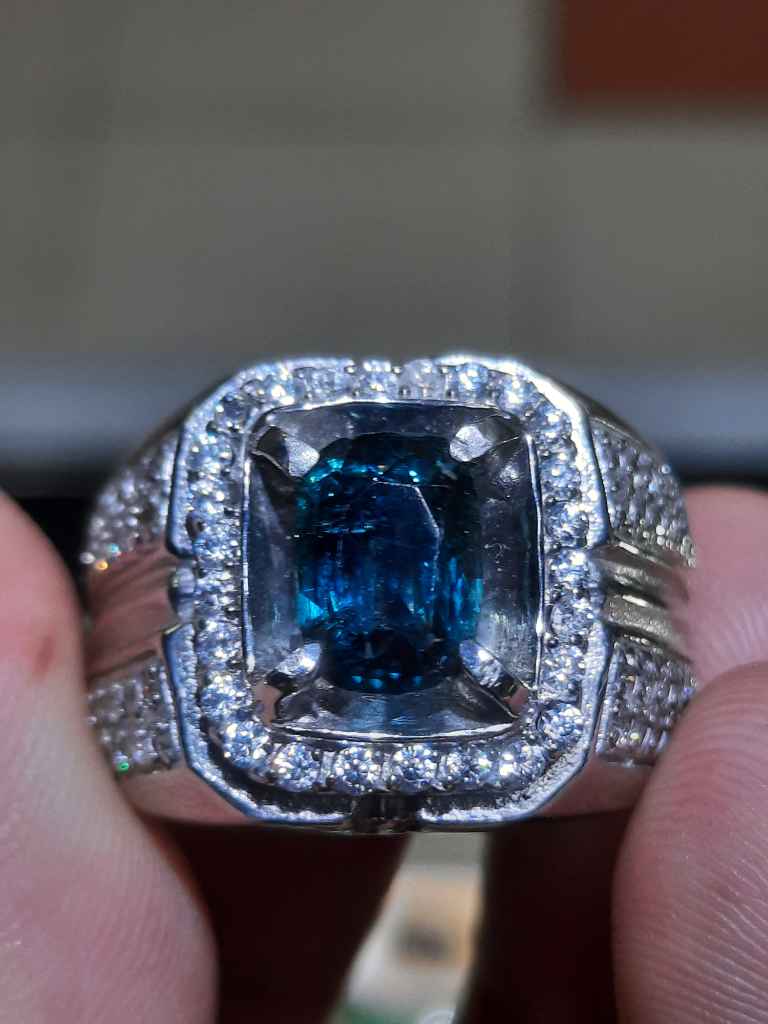 Natural Bi Colour Sapphire NTE