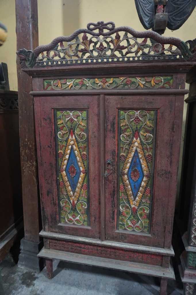 Almari Serenan Naga Hijau