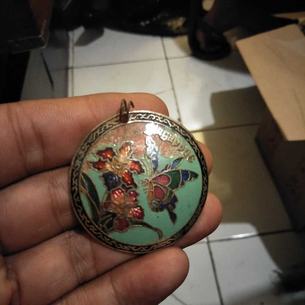 Liontin cloisone , material logam berat 200 gram.