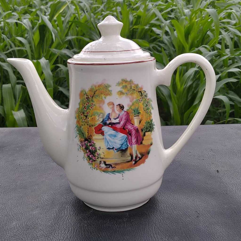 Teko Porcelain Eropa Vintage
