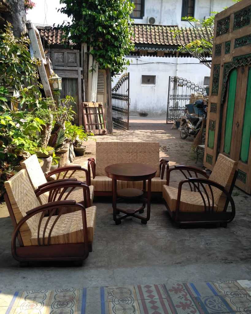 Set kursi sedan Antik