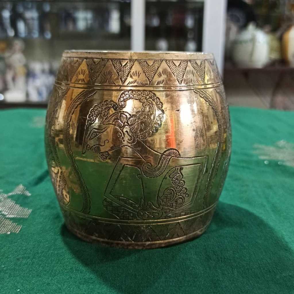 Hiasan kuningan Ukir wayang