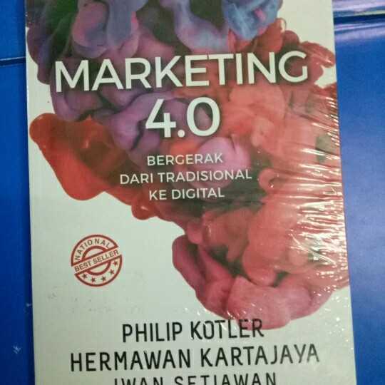 Marketing 4.0 ; Panduan yang hebat pada tranformasi yang sudah tampak di ufuk dan menantang praktik pemasaran