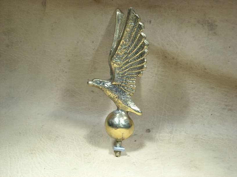 Simbol Garuda Dan Bola Dunia