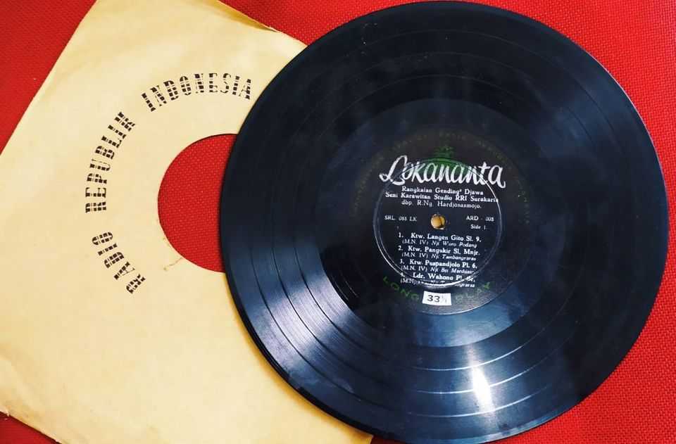 Piringan Hitam Rangkaian Gending - Gending Djawa