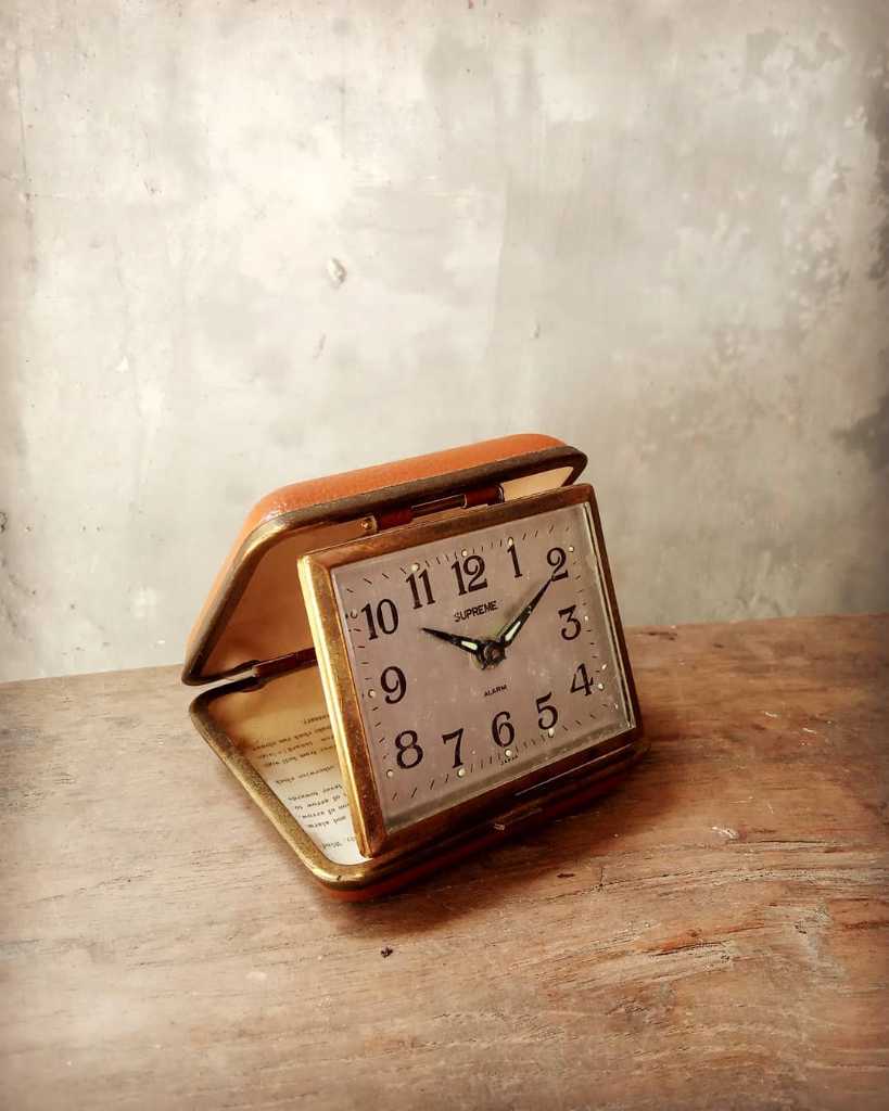 Jam weker travel Vintage "SUPREME"