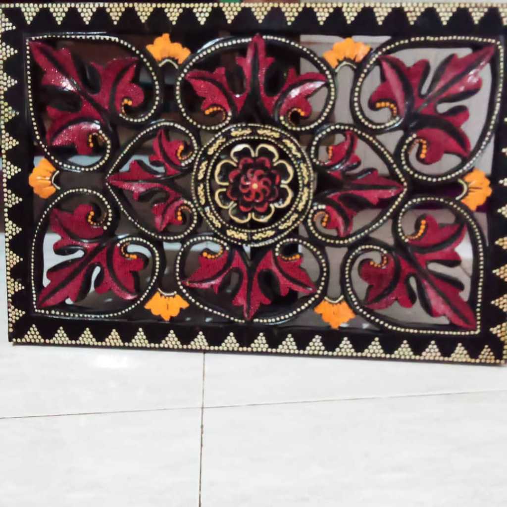 Kayu ukir cantik ukuran : lebar 60 cm tinggi 40 cm