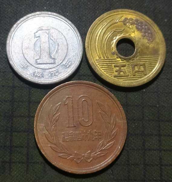 A2647 Koin Kuno Jepang Set 3 Keping 1 5 10 Yen Bekas Sesuai Gambar