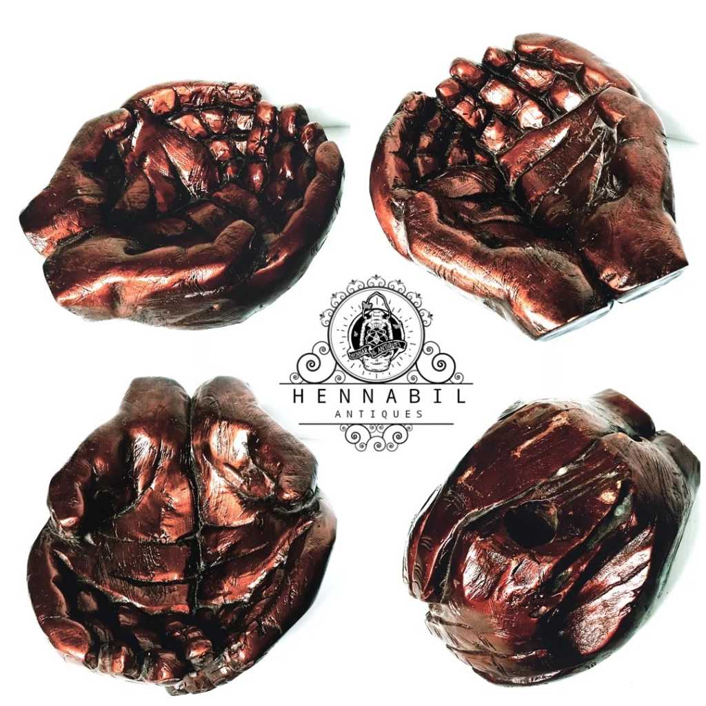 meja bentuk tangan berdoa atau memohon Bahan kayu jati